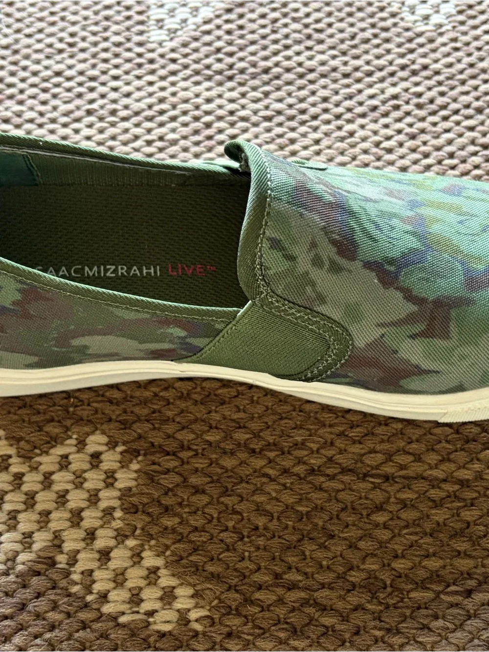 Isaac Mizrahi Daphney Shoes Green Camo Slip-On Sneakers ~ Like New! Women’s Sz 7